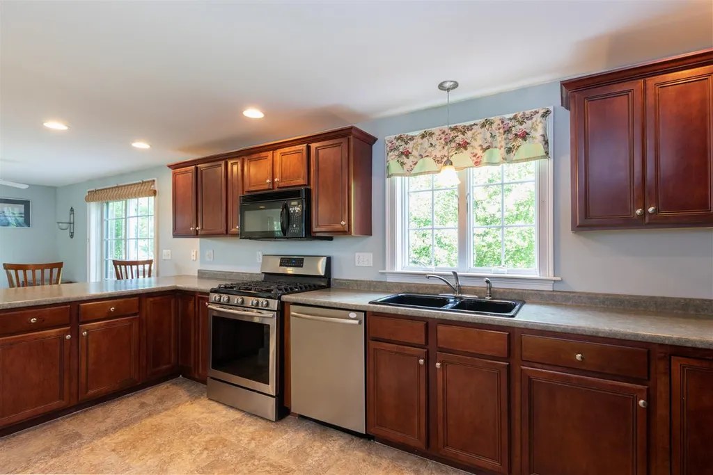 14 Viola Circle Seabrook NH 03874