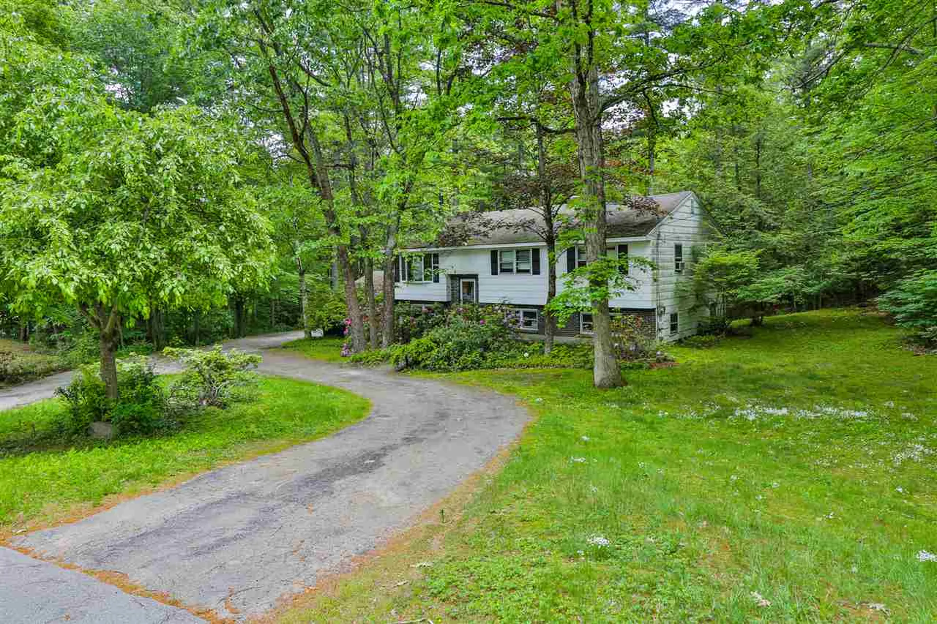 33 Pemberton Road Nashua NH 03063