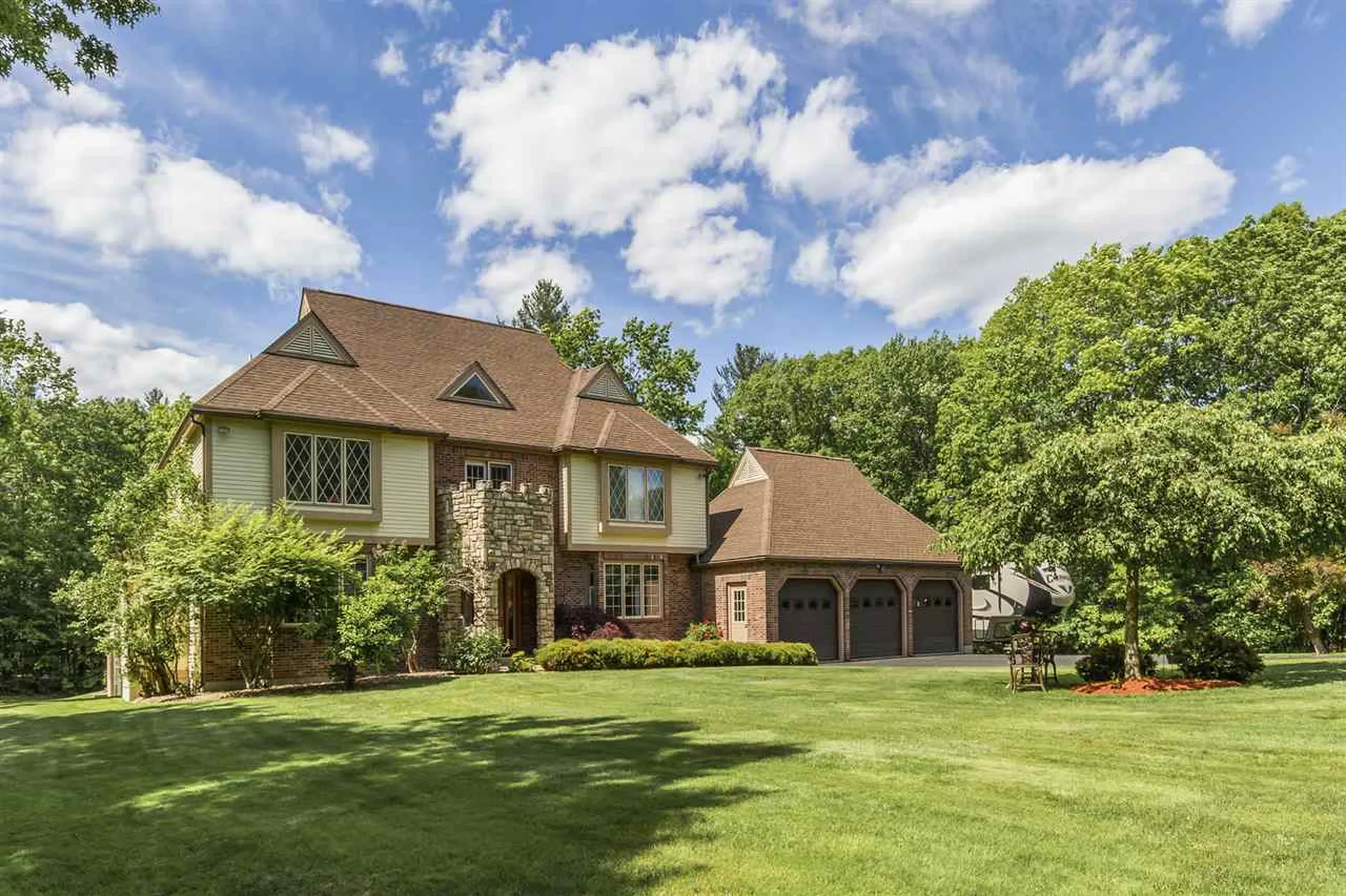 17 Aladdin Road Windham NH 03087