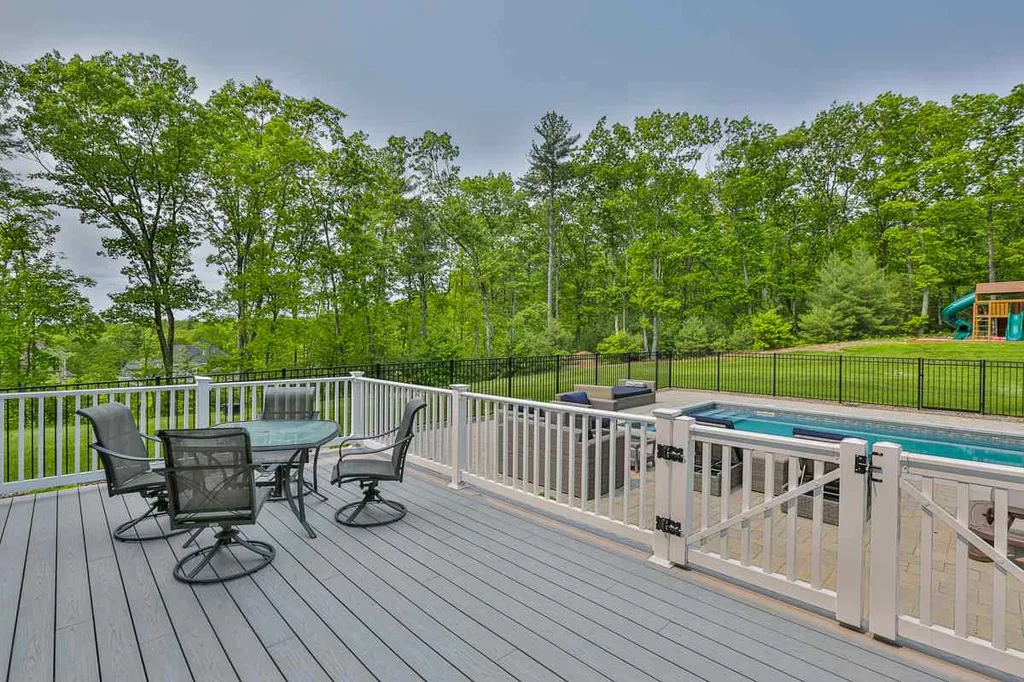 40 Burnham Road Windham NH 03087