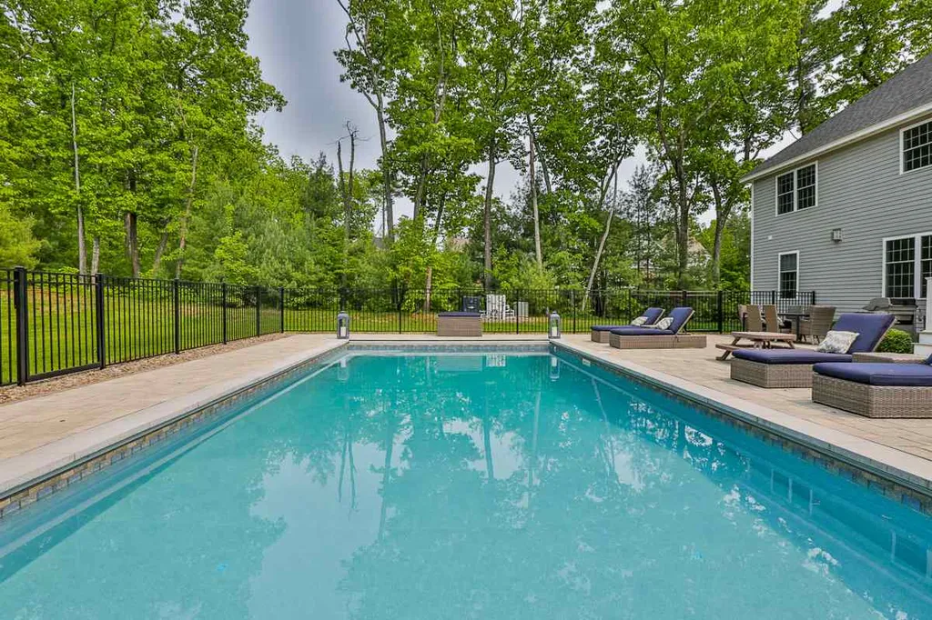 40 Burnham Road Windham NH 03087