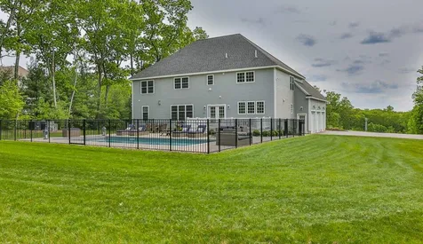 40 Burnham Road Windham NH 03087