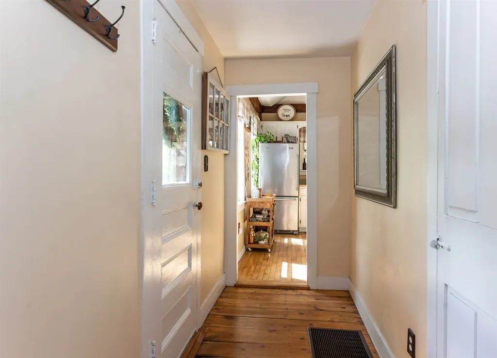 2 Springvale Avenue Brookline NH 03033