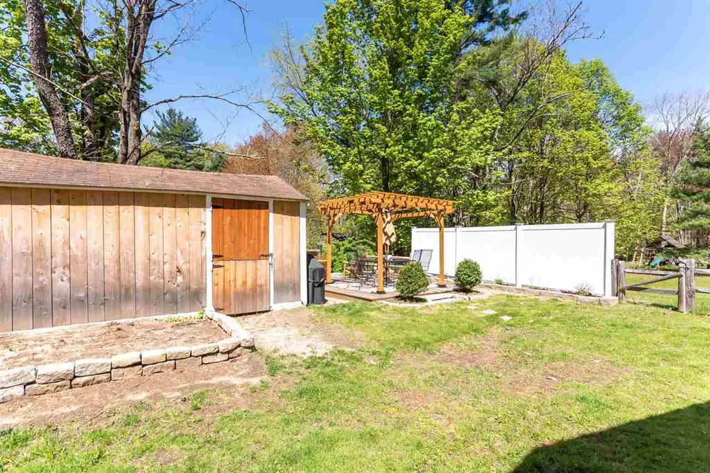 2 Springvale Avenue Brookline NH 03033