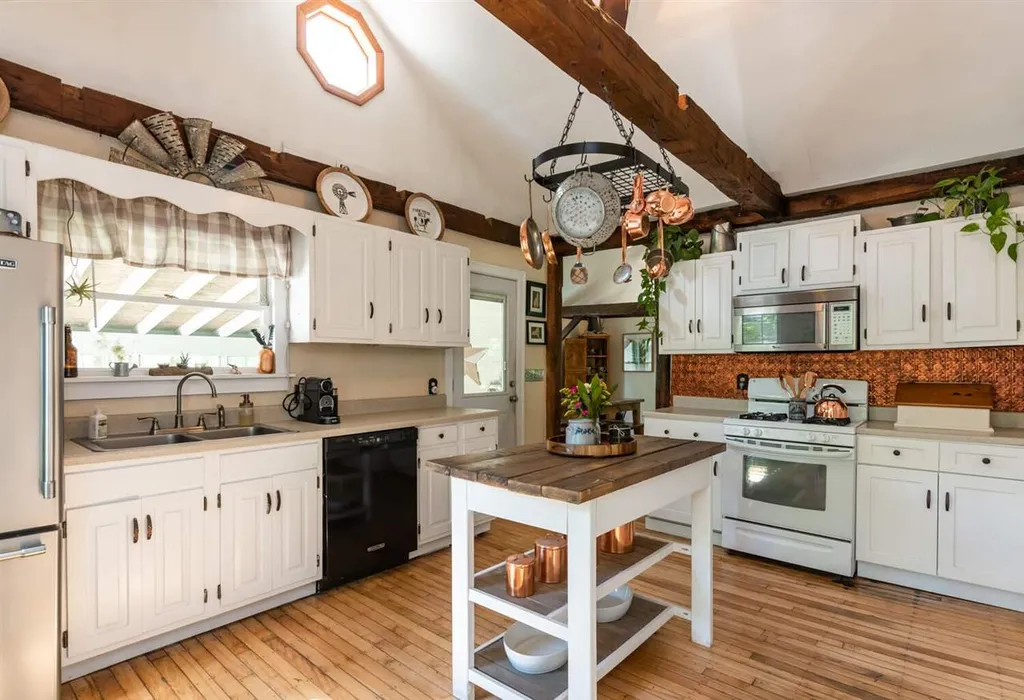2 Springvale Avenue Brookline NH 03033