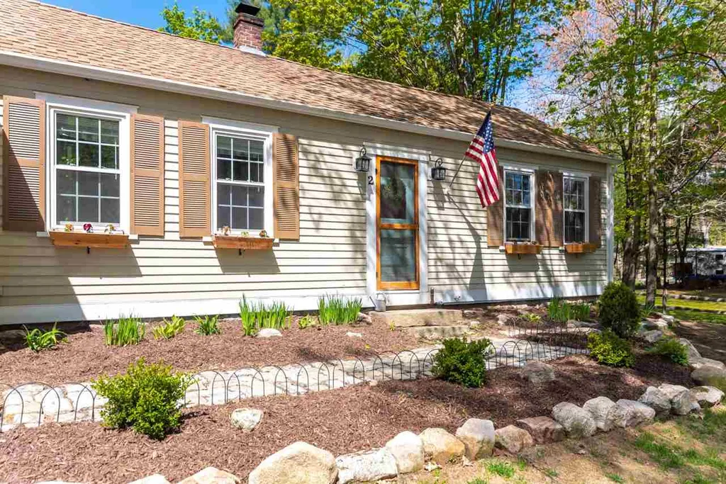 2 Springvale Avenue Brookline NH 03033