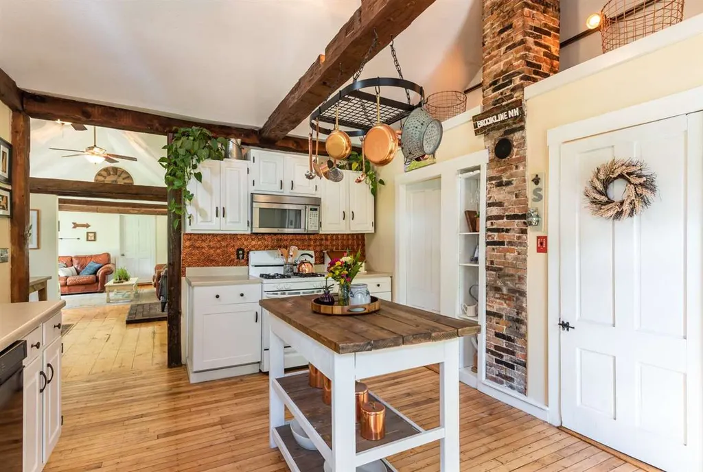 2 Springvale Avenue Brookline NH 03033