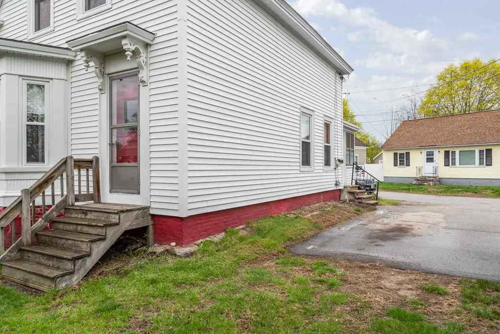 15 Lambert Court Rochester NH 03867