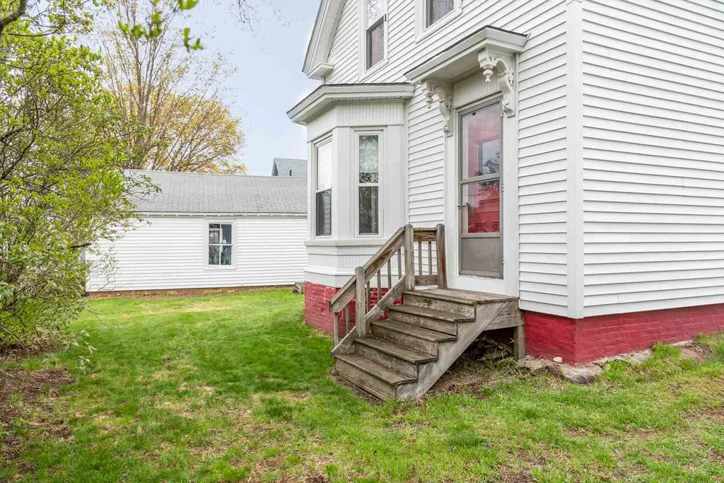 15 Lambert Court Rochester NH 03867