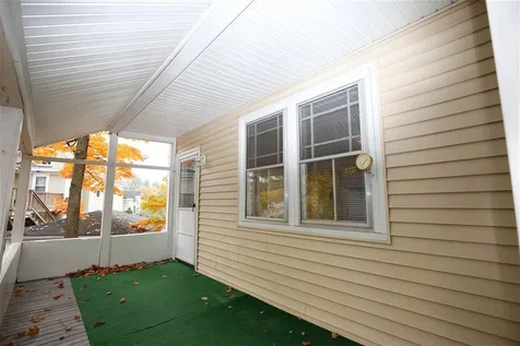 26 Manchester Street Nashua NH 03064