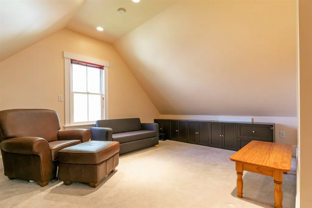 53 Mcnabb Court Portsmouth NH 03801