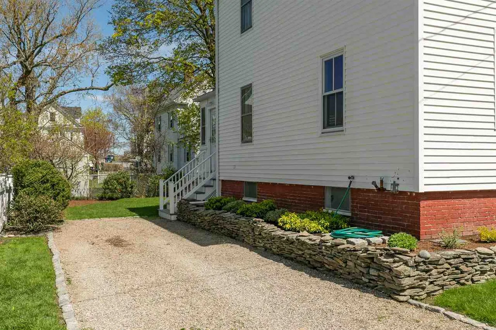 53 Mcnabb Court Portsmouth NH 03801