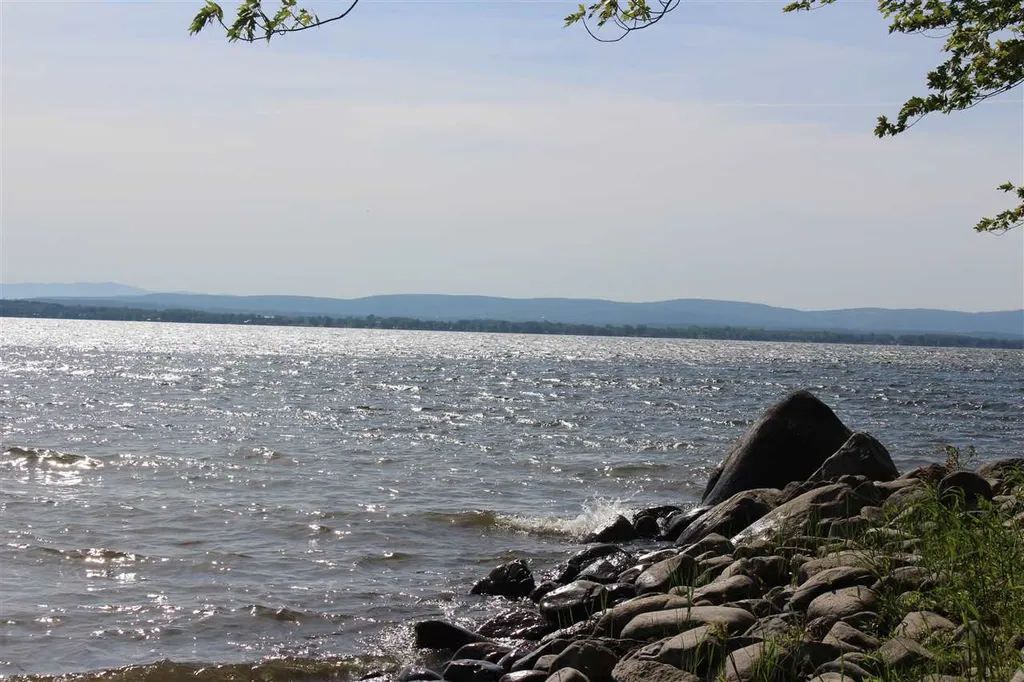 2510 Lakeview Drive North Hero VT 05474