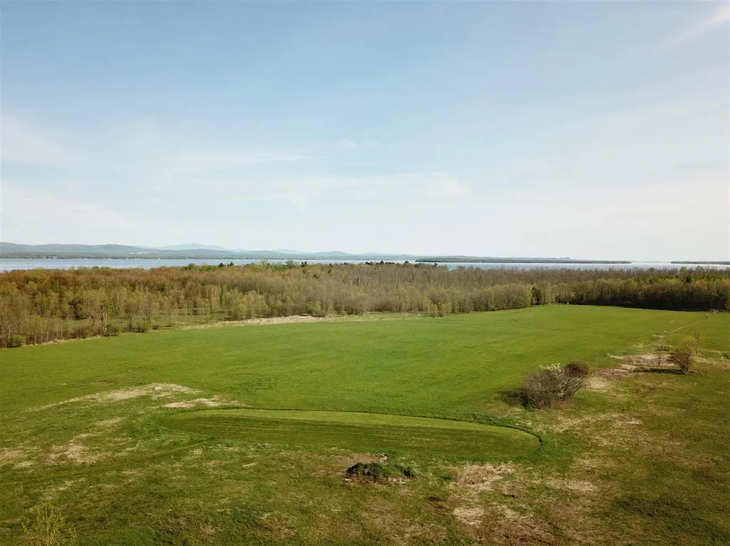 2510 Lakeview Drive North Hero VT 05474