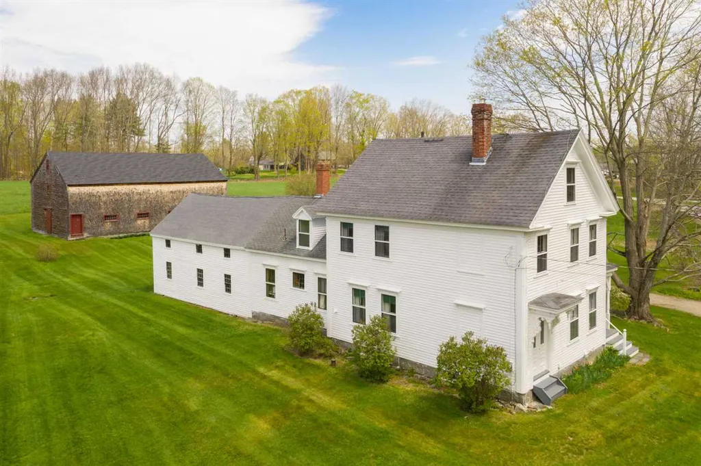 44 North Road Kensington NH 03833