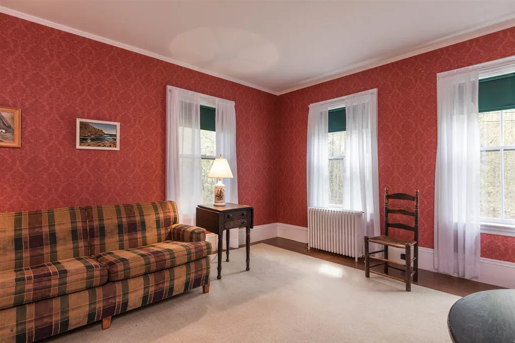44 North Road Kensington NH 03833