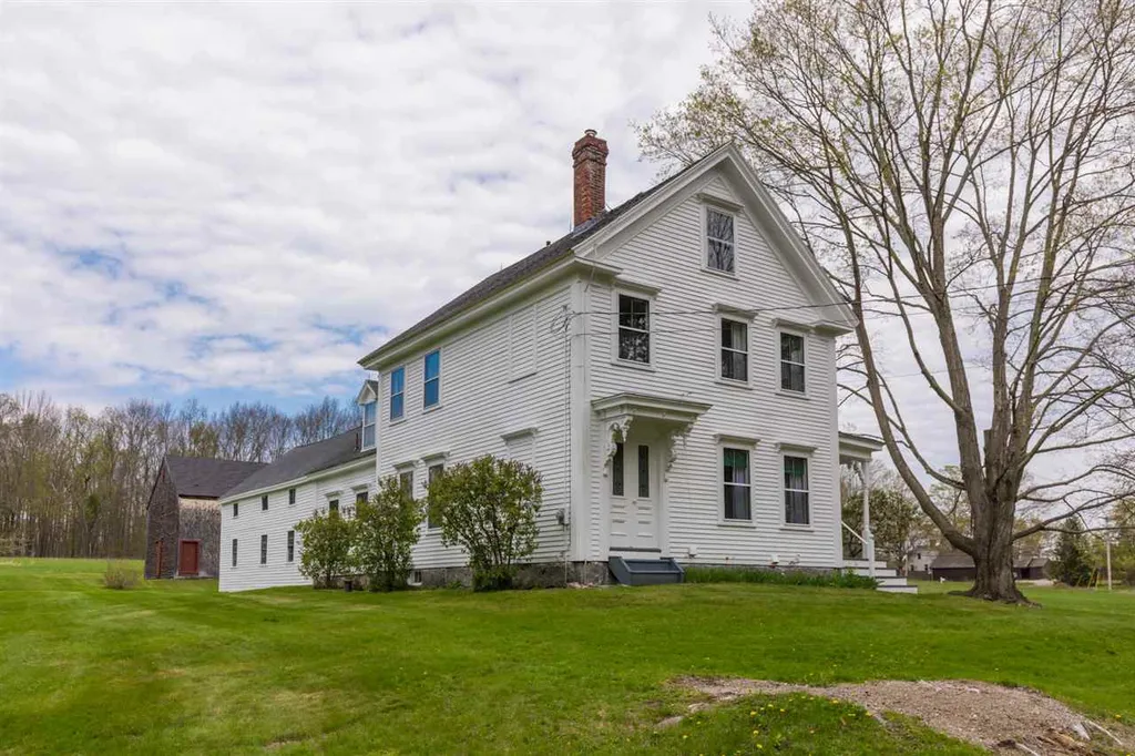 44 North Road Kensington NH 03833