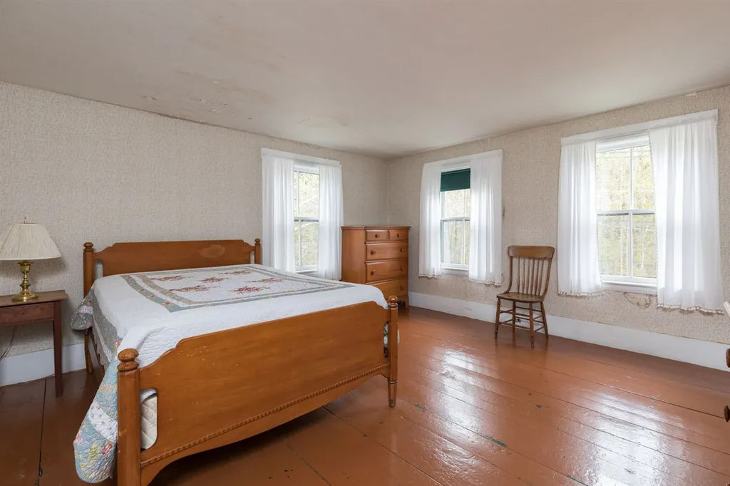 44 North Road Kensington NH 03833