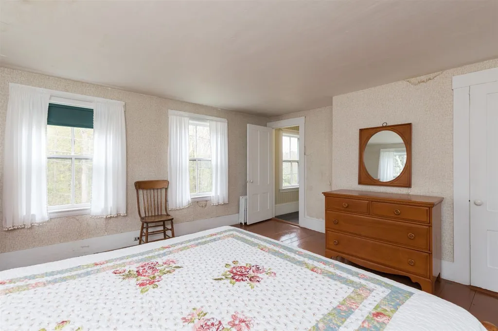 44 North Road Kensington NH 03833