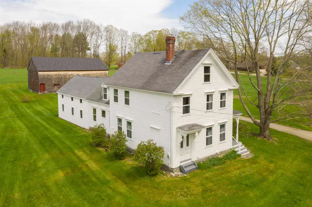 44 North Road Kensington NH 03833
