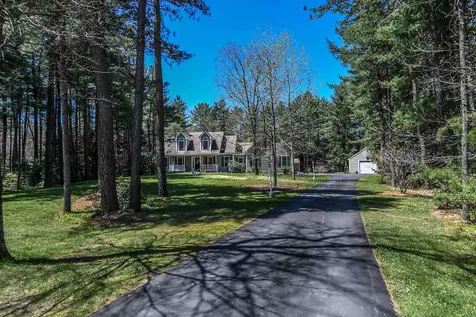 77 Brown Brook Circle Fremont NH 03044