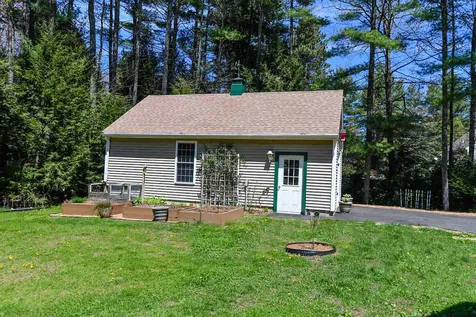 77 Brown Brook Circle Fremont NH 03044