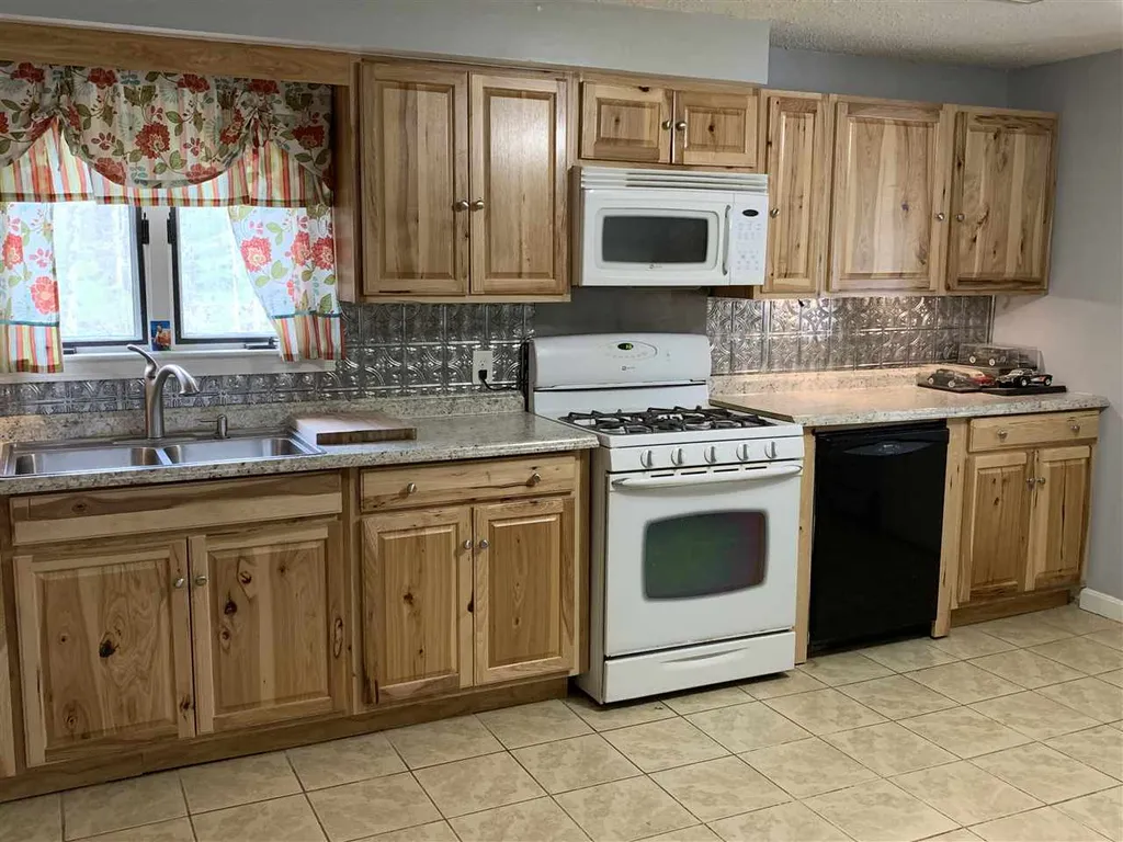 91 Prescott Road Raymond NH 03077