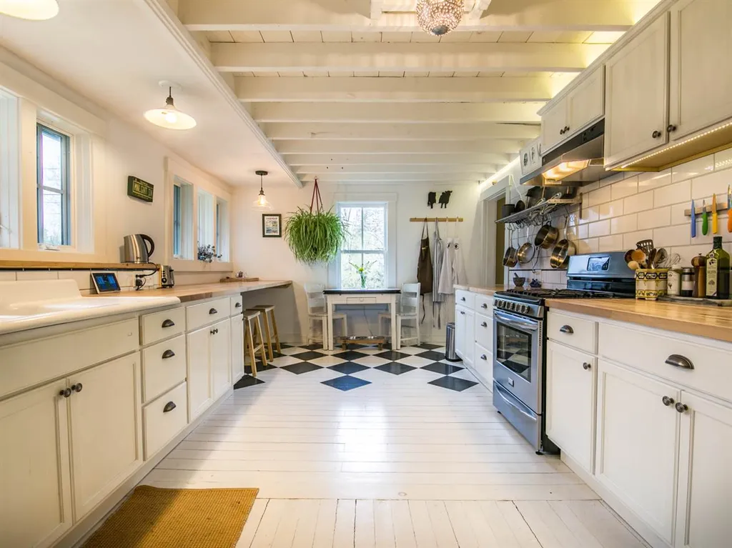 10 Alder Lane Essex VT 05452