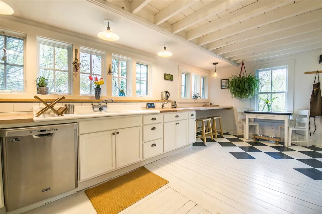 10 Alder Lane Essex VT 05452