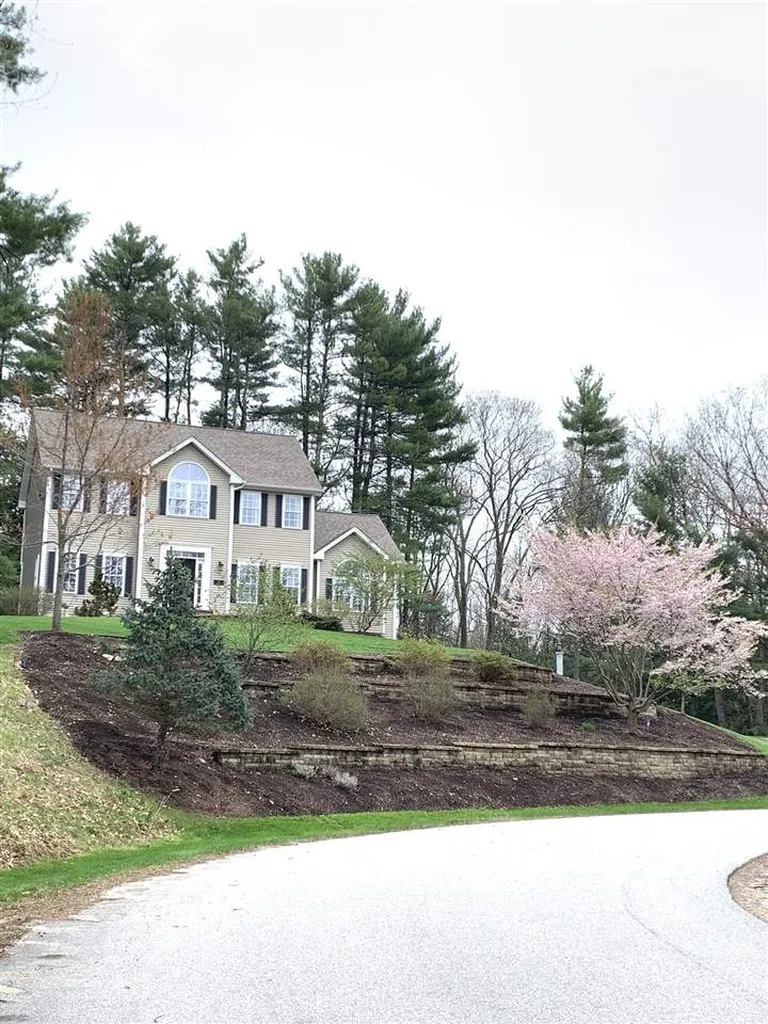 37 Gardner Road Auburn NH 03032