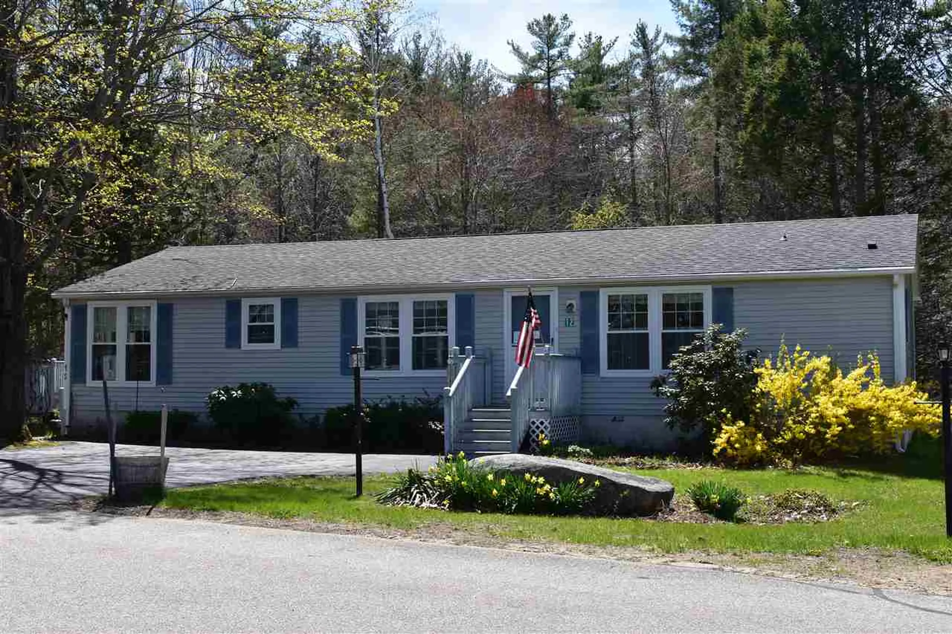 12 Aberdeen Drive Stratham NH 03885