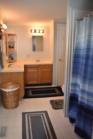 12 Aberdeen Drive Stratham NH 03885