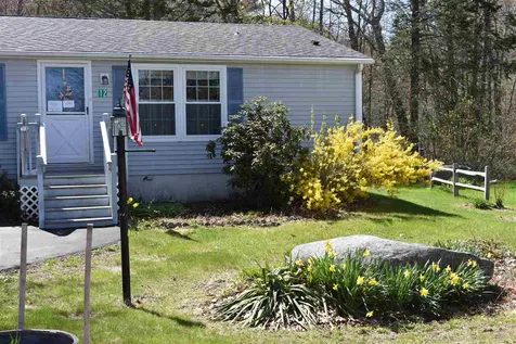 12 Aberdeen Drive Stratham NH 03885