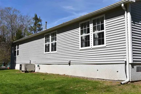 12 Aberdeen Drive Stratham NH 03885