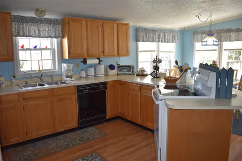 12 Aberdeen Drive Stratham NH 03885