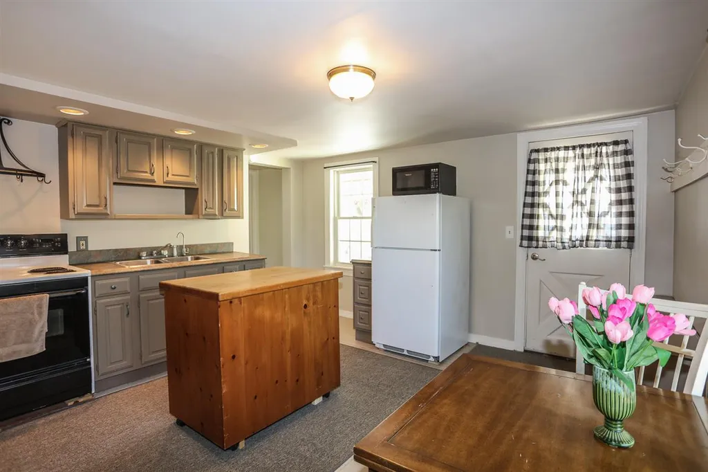 210 Daniel Plummer Road Goffstown NH 03045