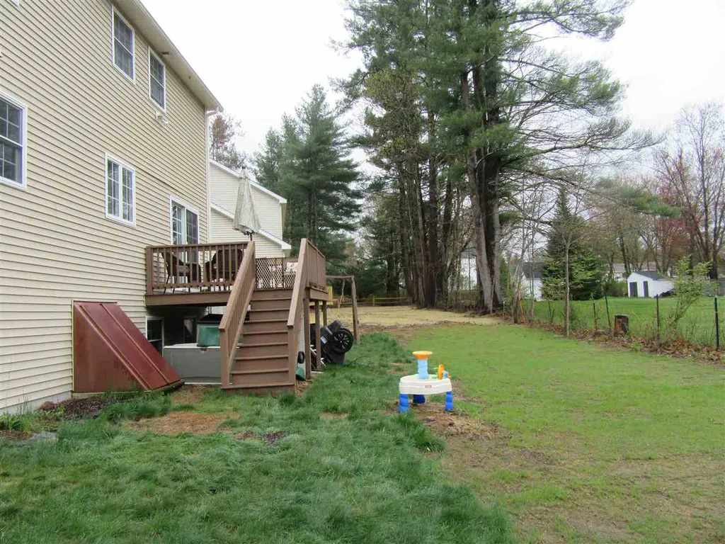 17 Hiltons Lane Rochester NH 03868