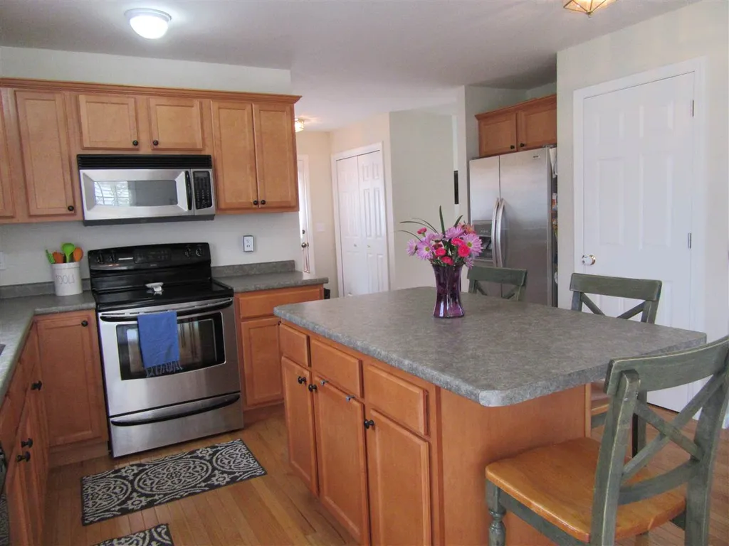 17 Hiltons Lane Rochester NH 03868