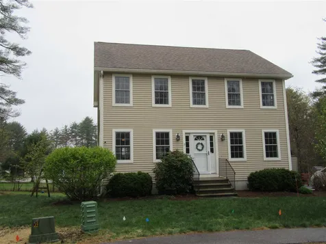 17 Hiltons Lane Rochester NH 03868