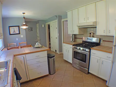 17 Kipling Street Nashua NH 03062