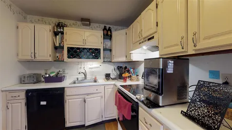 37 Hawthorne Circle South Burlington VT 05403