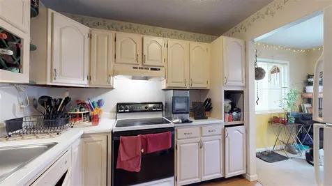37 Hawthorne Circle South Burlington VT 05403