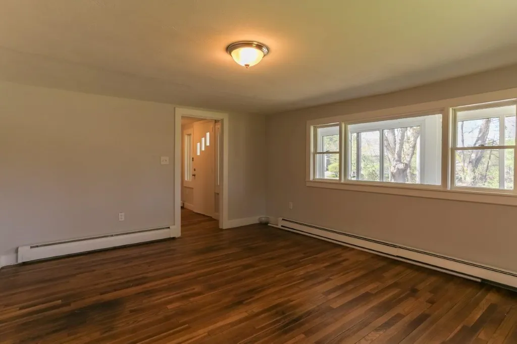 8 Howe Road Rollinsford NH 03869