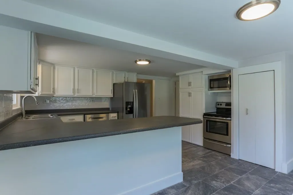 8 Howe Road Rollinsford NH 03869