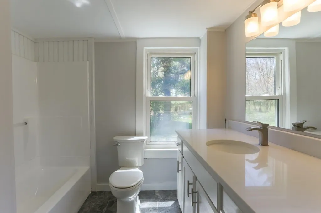 8 Howe Road Rollinsford NH 03869