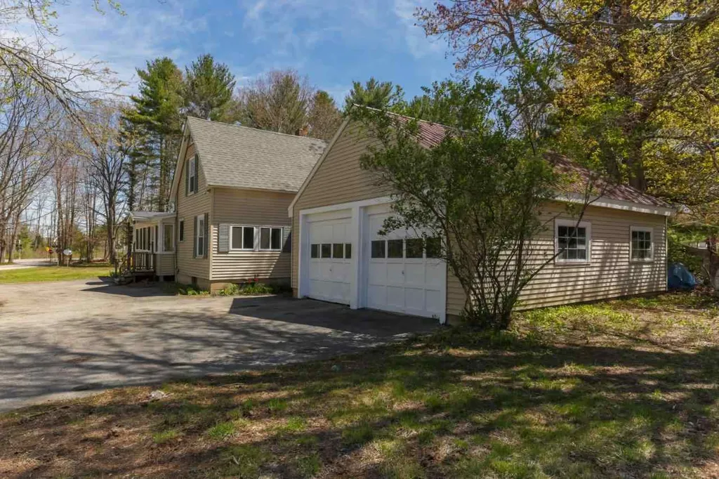 8 Howe Road Rollinsford NH 03869