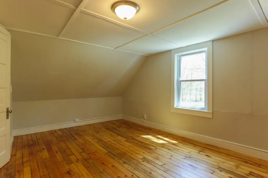 8 Howe Road Rollinsford NH 03869