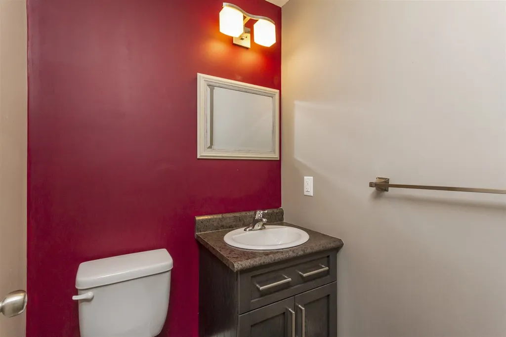 39 Glastombury Drive Sandown NH 03873