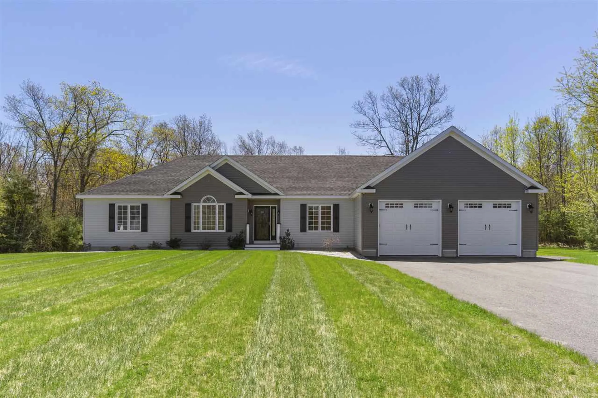 39 Glastombury Drive Sandown NH 03873