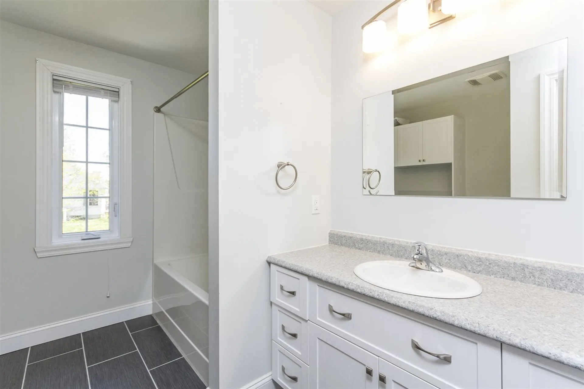 39 Glastombury Drive Sandown NH 03873